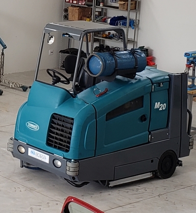 Lavadora e Varredeira de Piso Tennant M20 Lavadora e Varredeira de Piso Tennant M20